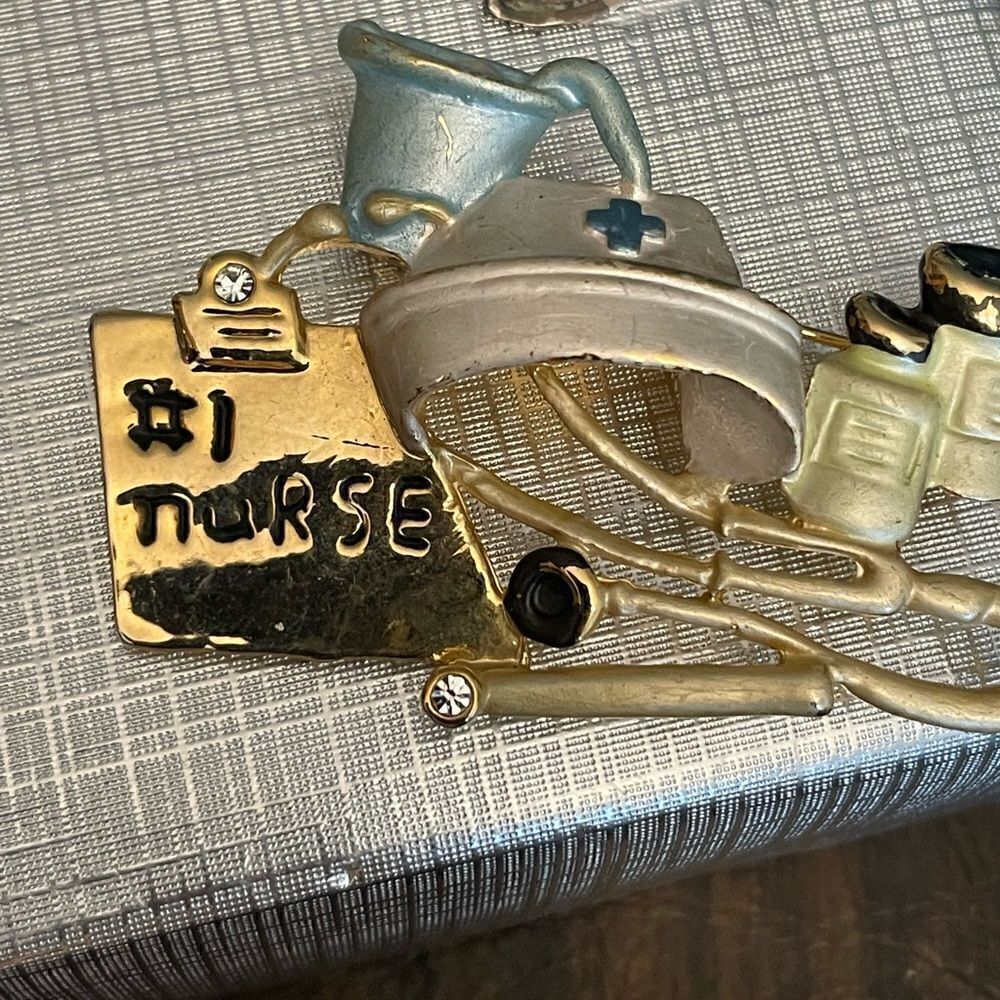 Nurses gift brooches pin novelty collection. Two nurse pins first responders - Picture 3 of 9